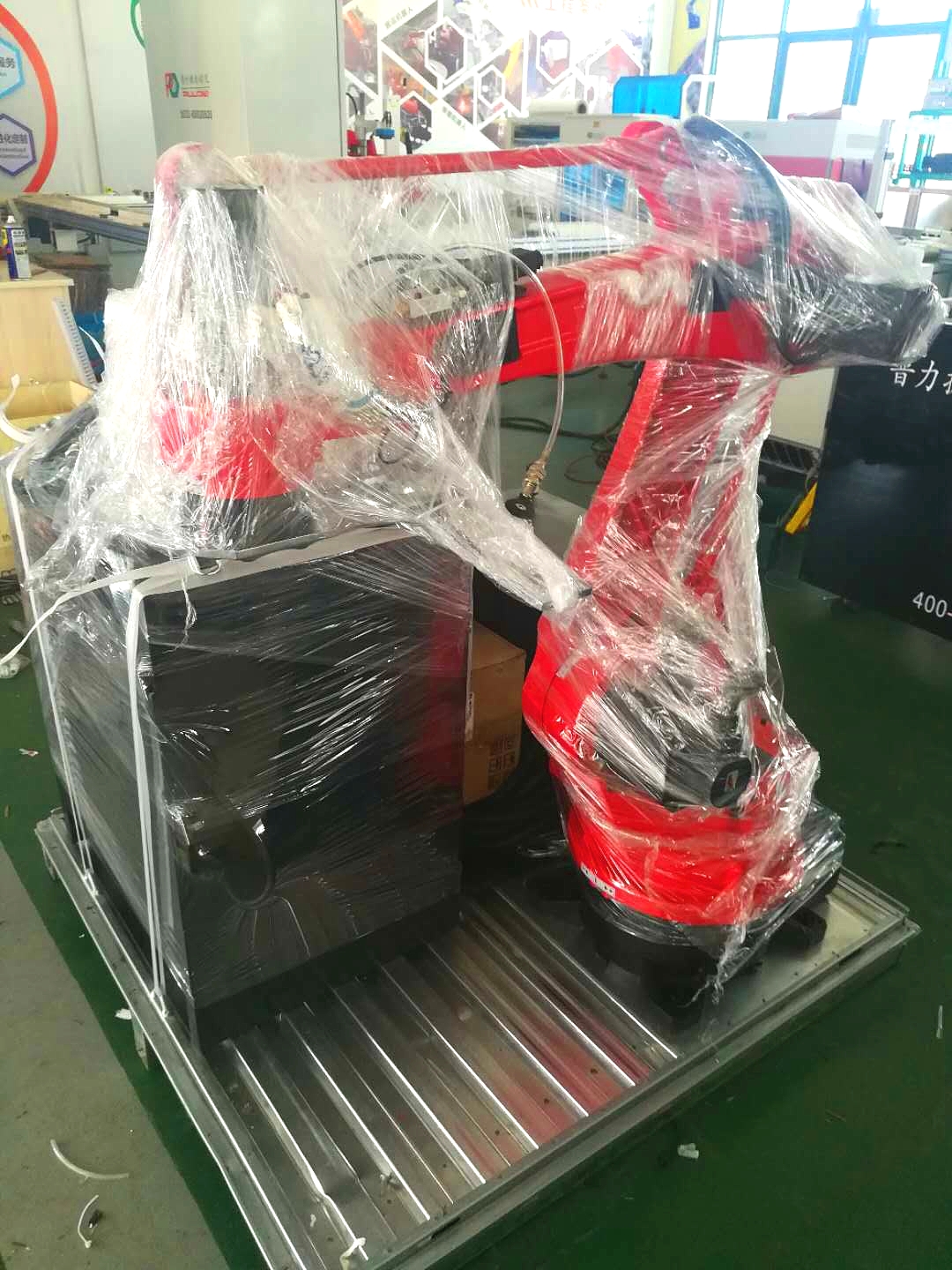 青岛普力捷自动化出品--四轴冲压搬运机器人(图1)