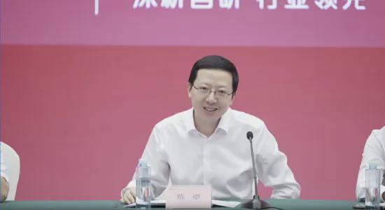 理想i8和重卡正面相撞时重卡4个车轮弹起乘龙卡车回应丨邦早报(图5)