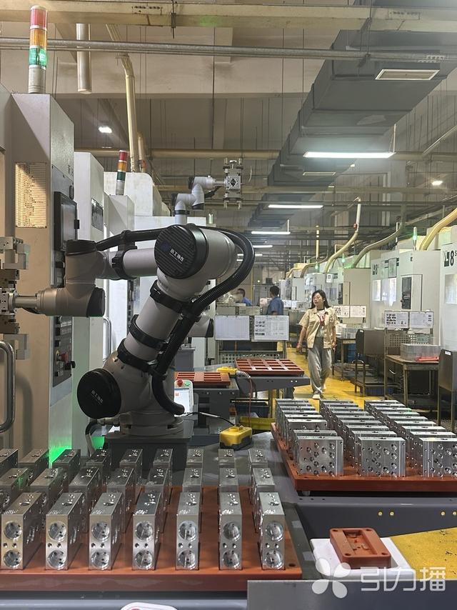 首批30台机器人“上岗”！苏州老牌制造企业加速“智造”转型(图2)