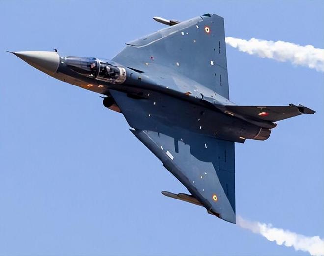 光辉战机在迪拜“机毁人亡”中国“枭龙”现场拿下大单(图14)