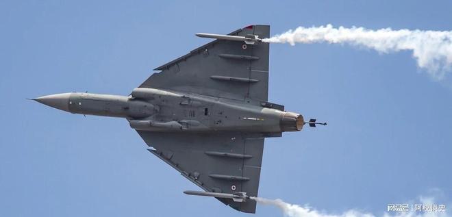 印度战机坠毁后阿联酋取消他国表演自己开着中国战机秀了一波(图3)