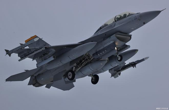 印度战机坠毁后阿联酋取消他国表演自己开着中国战机秀了一波(图13)