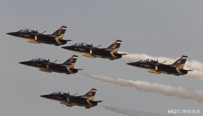 印度战机坠毁后阿联酋取消他国表演自己开着中国战机秀了一波(图15)