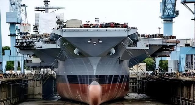 美媒:中国建造全球最大航母12万吨核动力可上舰100架歼35(图3)