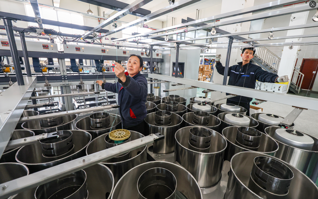 威海火炬高新区企业友皓智能装备：下好“捻”工夫成就大市场(图1)