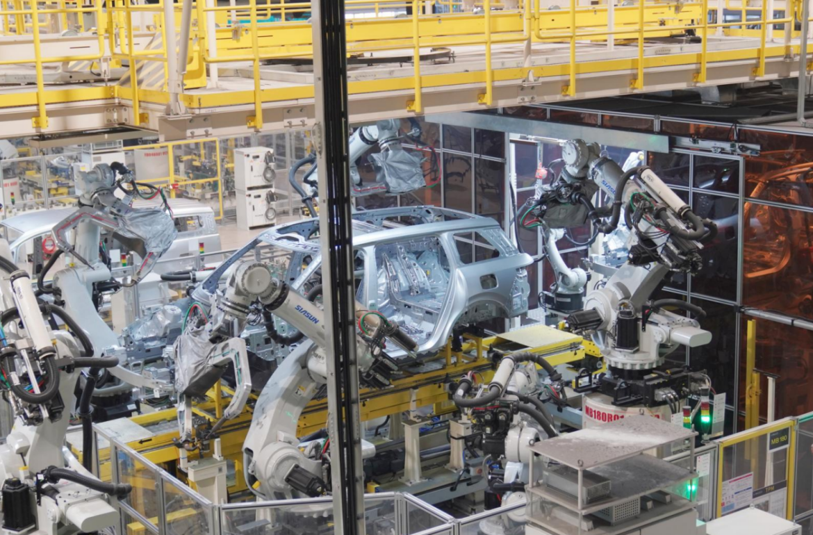 从配角到主角！新松机器人登陆吉利汽车焊装主线实现历史性跨越(图3)